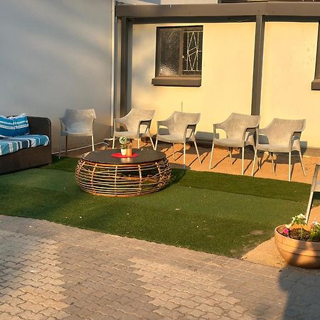 Aqua Stone Guest House Mbombela Buitenkant foto