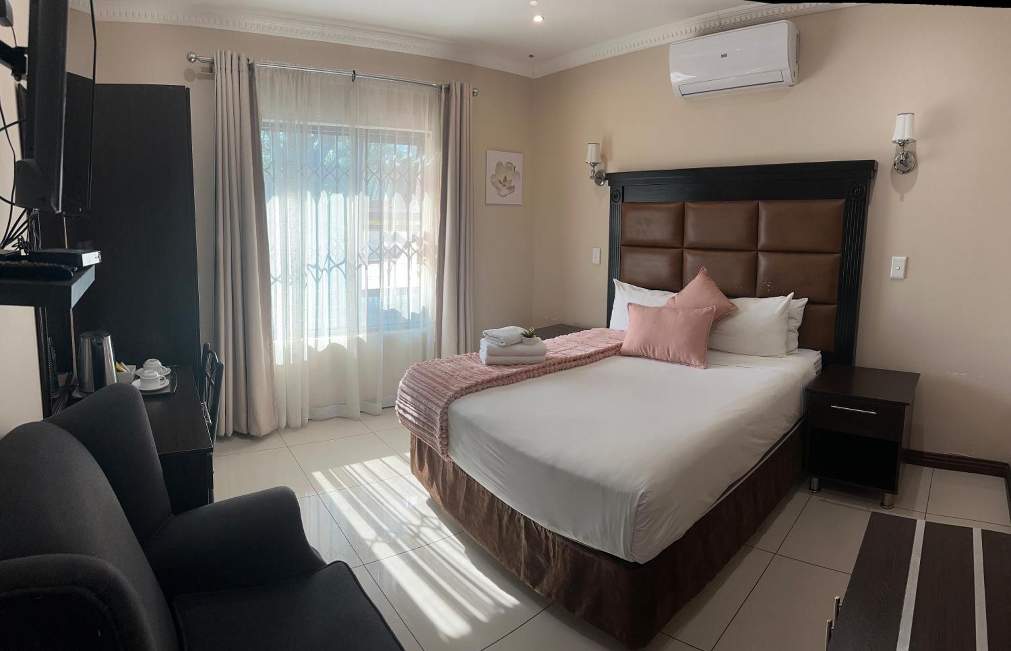 Aqua Stone Guest House Mbombela Buitenkant foto