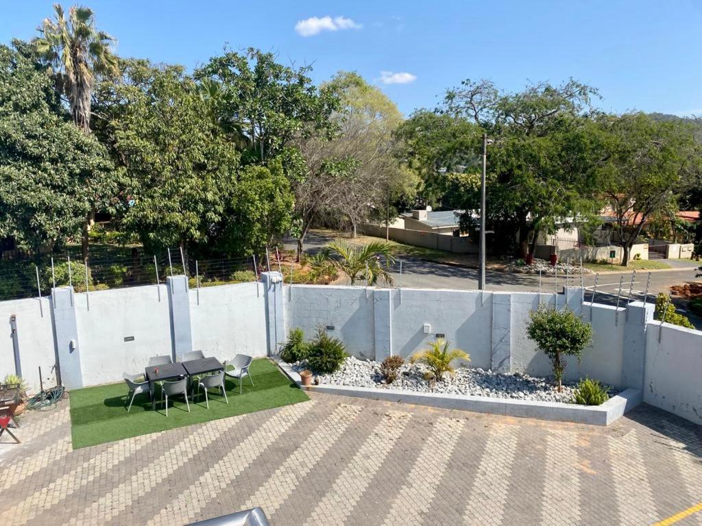 Aqua Stone Guest House Mbombela Buitenkant foto