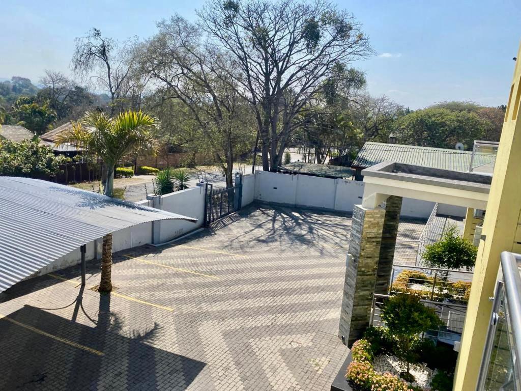 Aqua Stone Guest House Mbombela Buitenkant foto