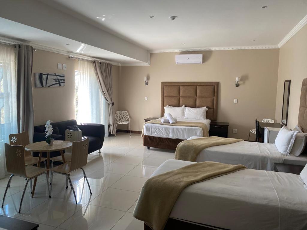 Aqua Stone Guest House Mbombela Buitenkant foto